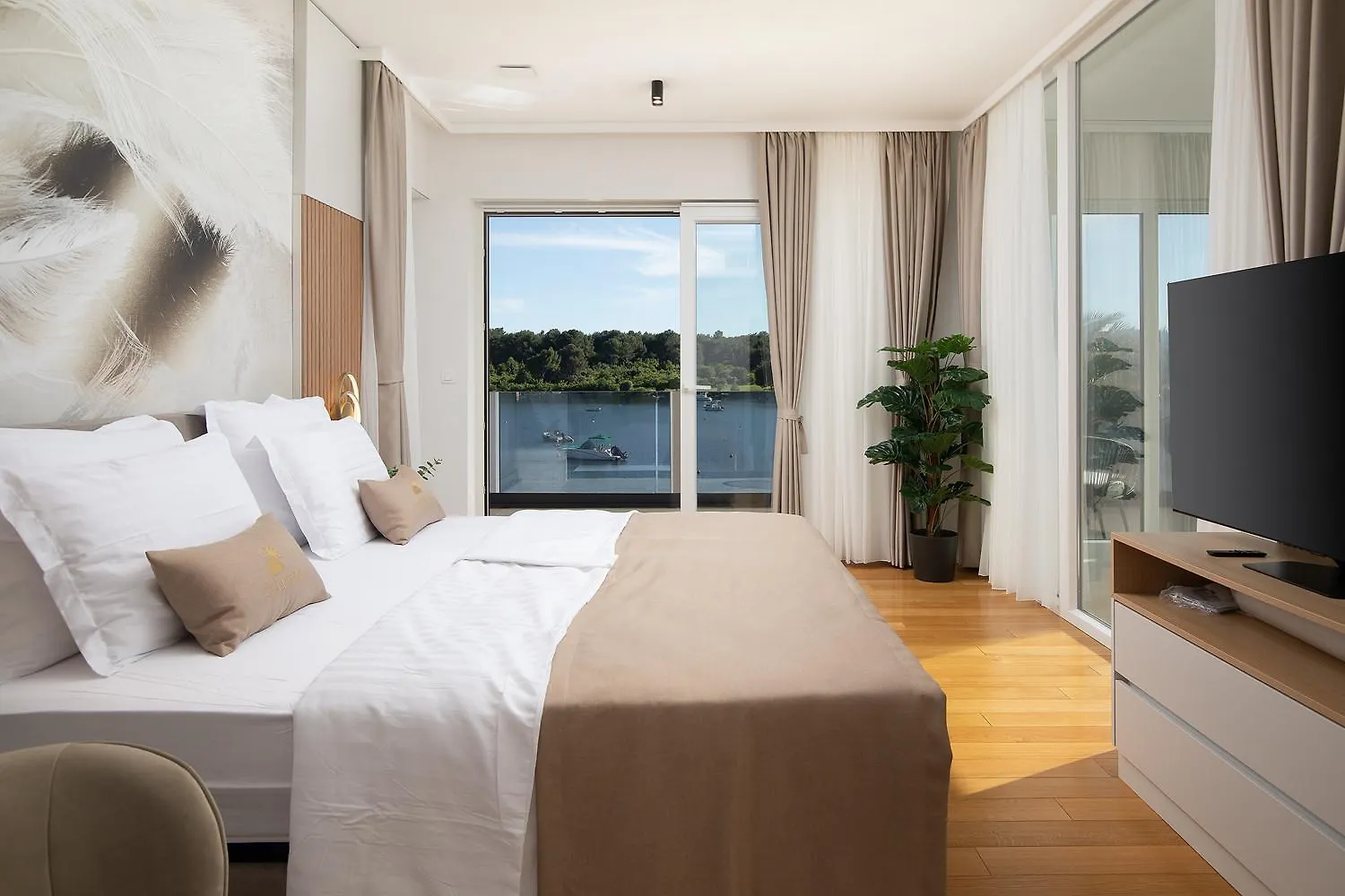 Villa Isla Verde For 10 People With Private Pool & Sauna Only 10 Meters From The Sea Medulin
