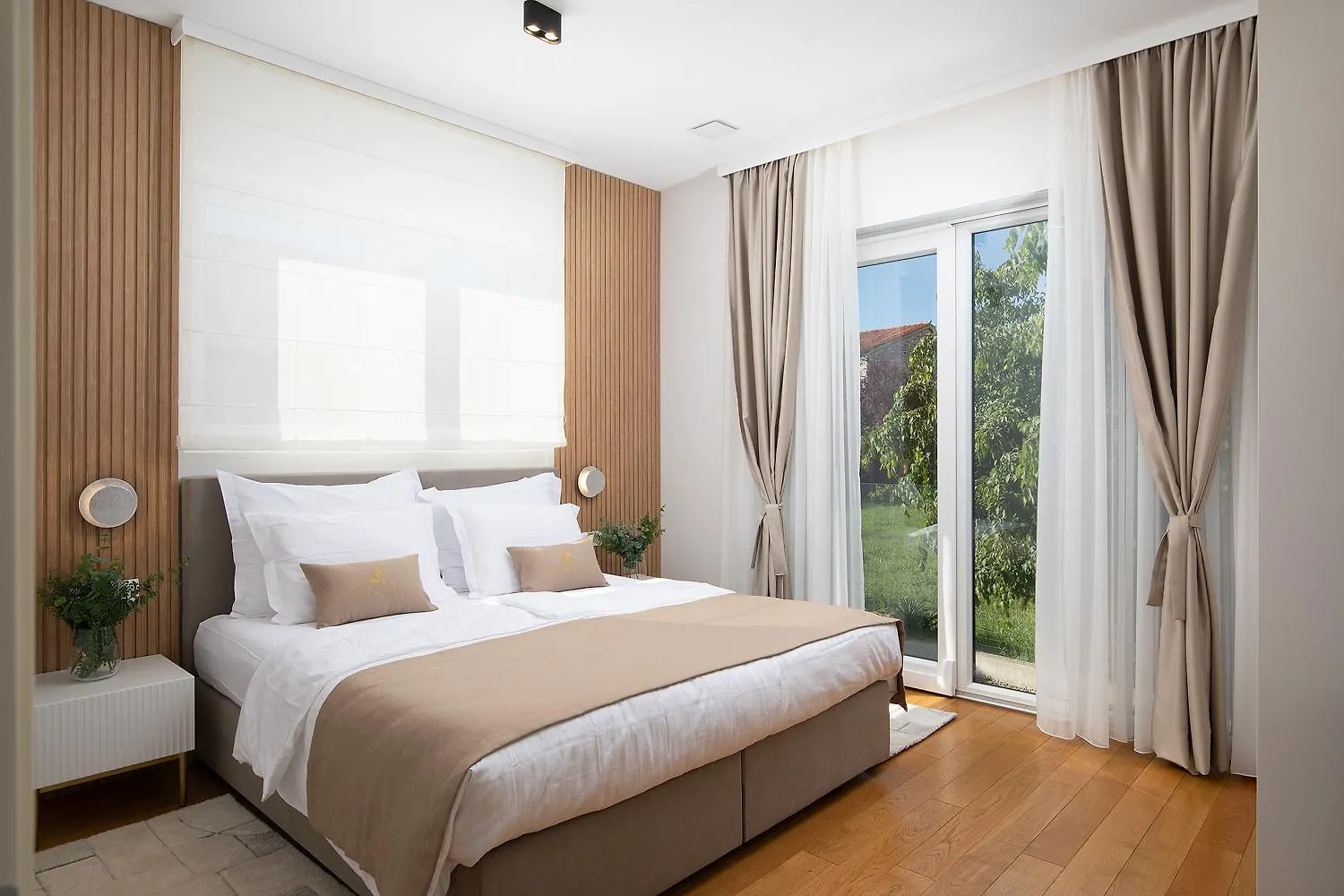 Villa Isla Verde For 10 People With Private Pool & Sauna Only 10 Meters From The Sea Medulin