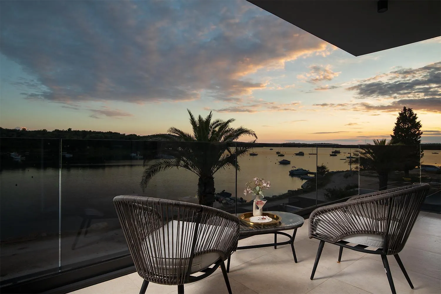 Villa Isla Verde For 10 People With Private Pool & Sauna Only 10 Meters From The Sea Medulin Kroatië