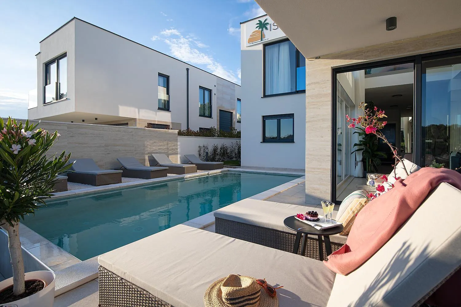 Villa Isla Verde For 10 People With Private Pool & Sauna Only 10 Meters From The Sea Medulin 0*,