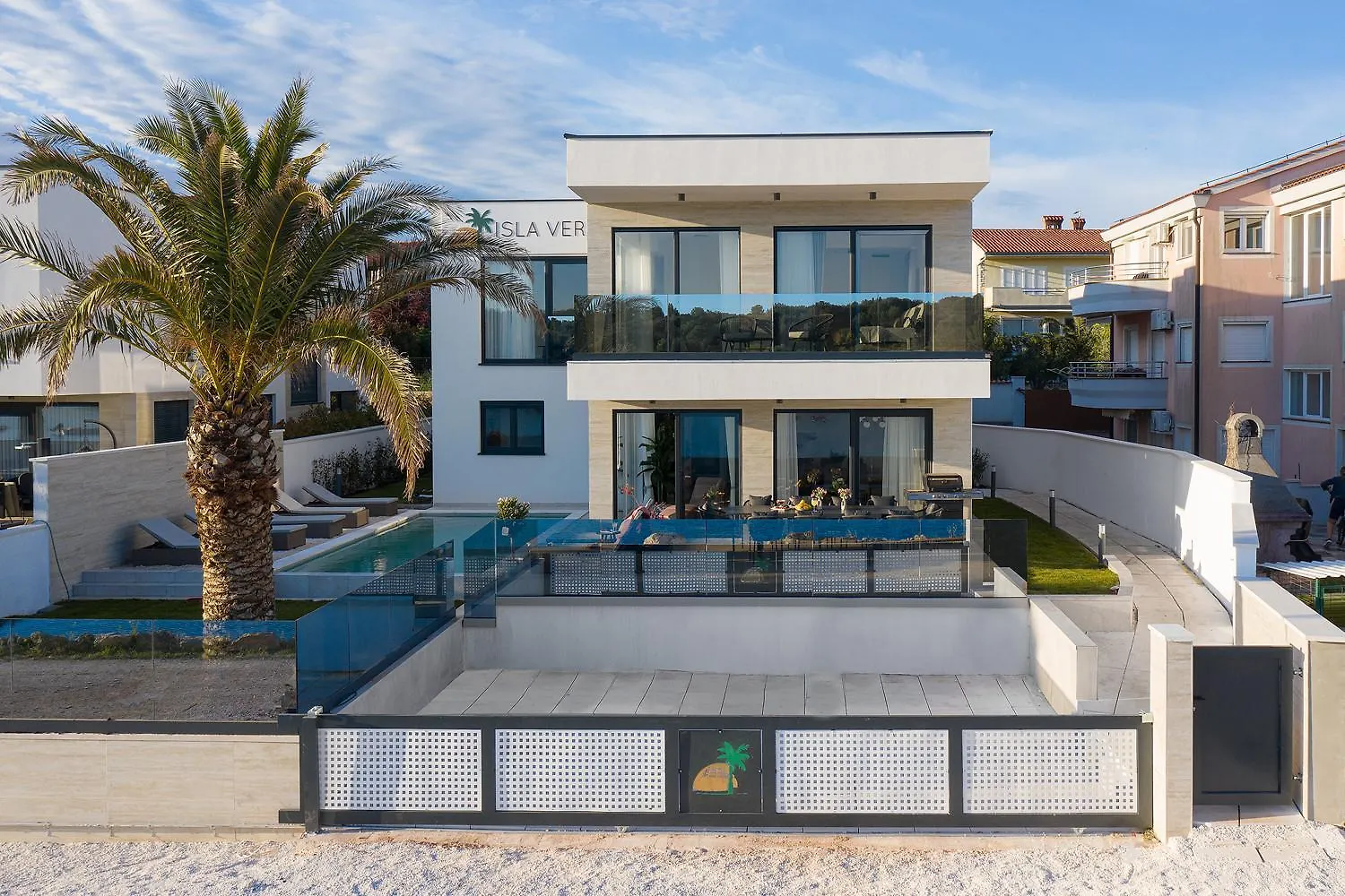 Villa Isla Verde For 10 People With Private Pool & Sauna Only 10 Meters From The Sea Medulin