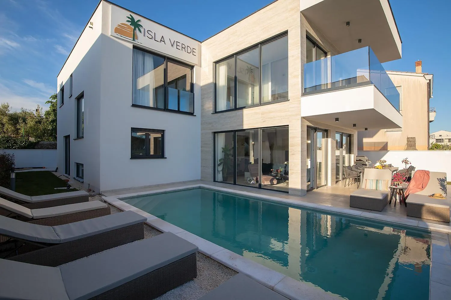 Villa Isla Verde For 10 People With Private Pool & Sauna Only 10 Meters From The Sea Medulin 0*,  Kroatië