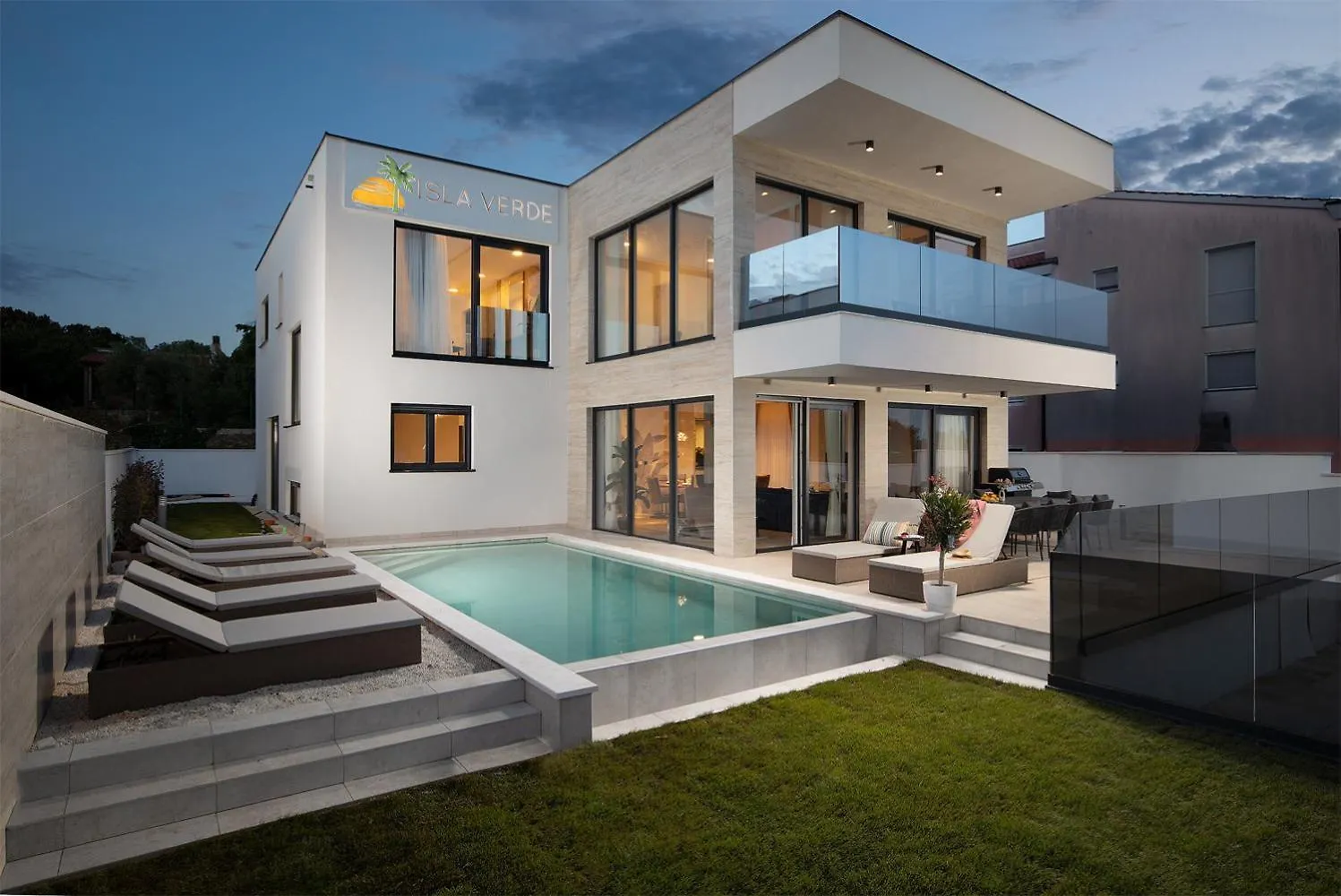 Villa Isla Verde For 10 People With Private Pool & Sauna Only 10 Meters From The Sea Медулин