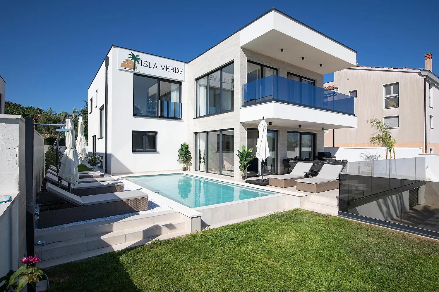 Villa Isla Verde For 10 People With Private Pool & Sauna Only 10 Meters From The Sea Medulin